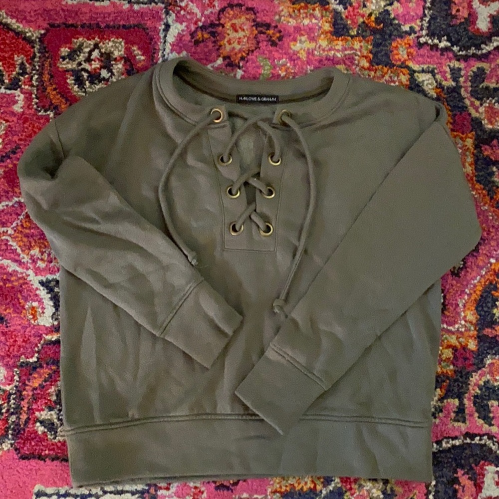 Lace-up sweatshirt